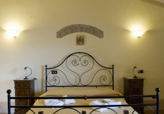 cerreto_camera_gialla_letto